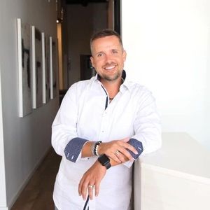 Meet your Posher, Bret